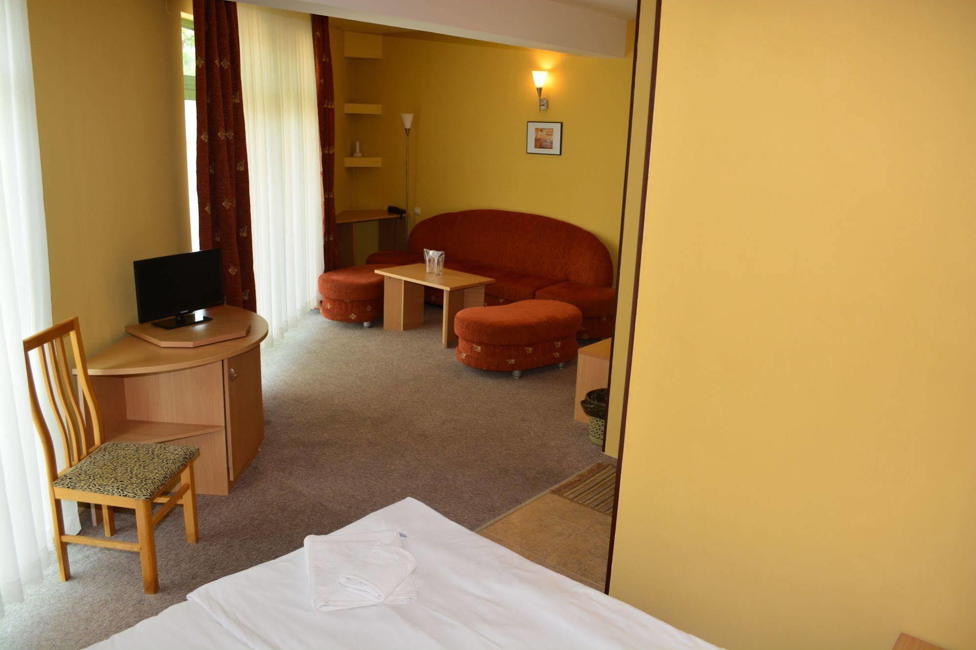 Hotel Juli Slantschew brjag Exterior foto